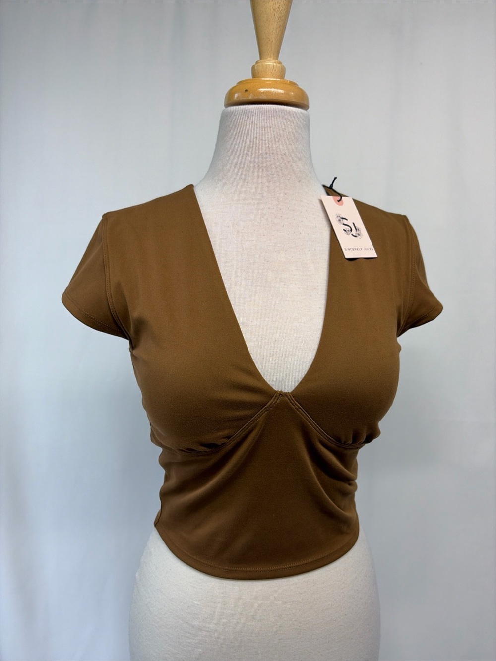 Sincerely Jules Active Women Sz Small Brown Crop Top V-Neck Capped Sleeve - Picture 9 of 11